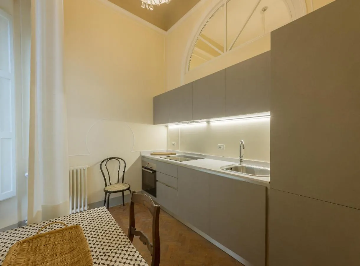アパート 4Bdrm Elegant Apartm In Private Estate, Shared Swimmingpool, Maze Garden フィレンツェ